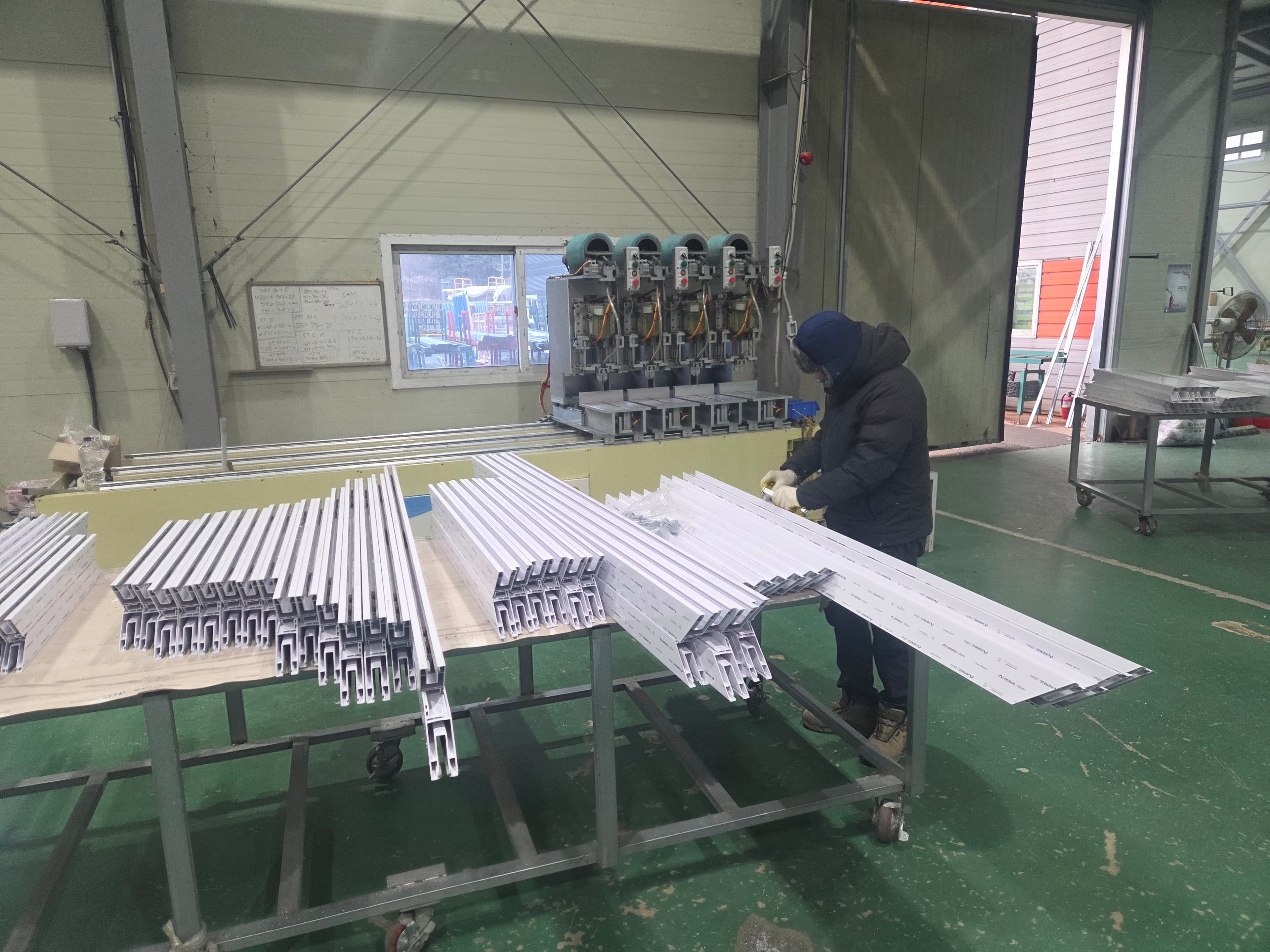 프레임 용접 작업