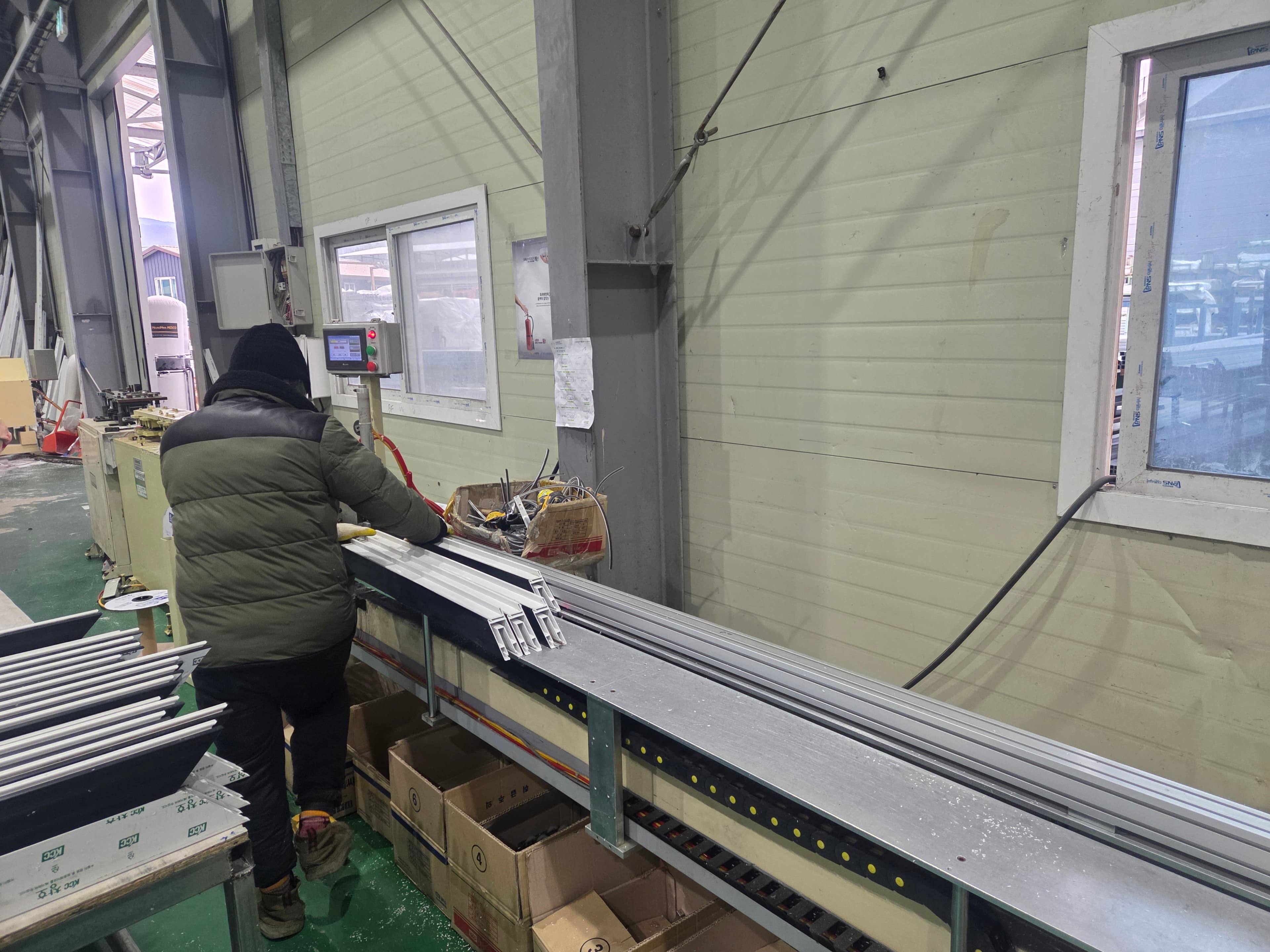 컨베이어 가공 라인