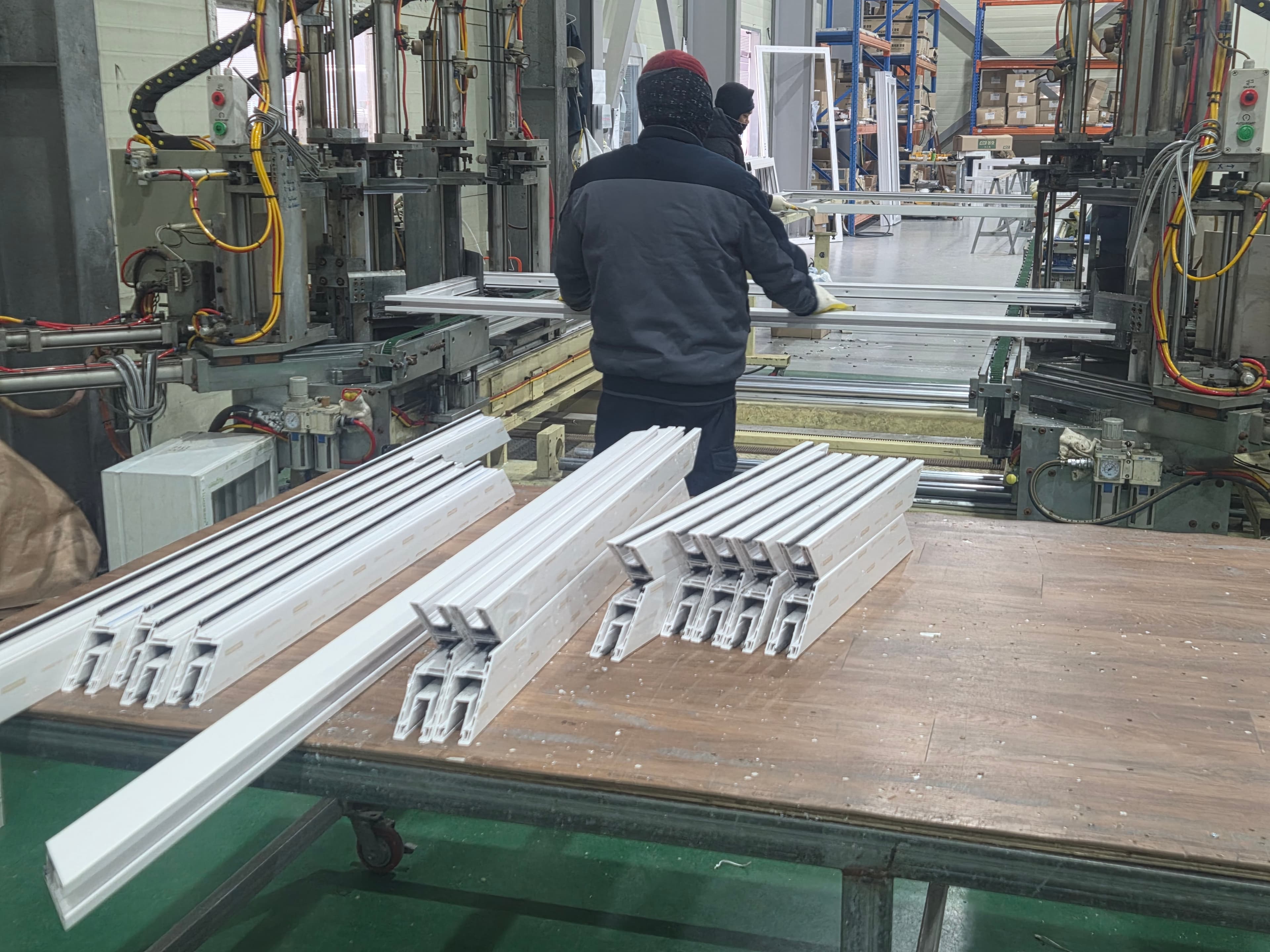 프레임 가공 작업